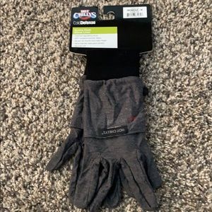Women’s size medium hot chilly’s gloves